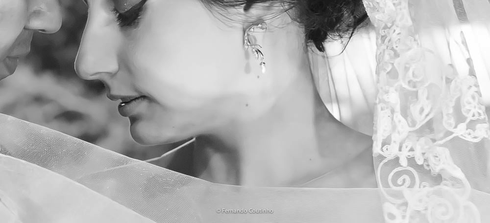 cena romantica de casametno nesta fotografia autoral de casamento feita pelo fotografo de casamentos fernando coutinho campinas sao paulo