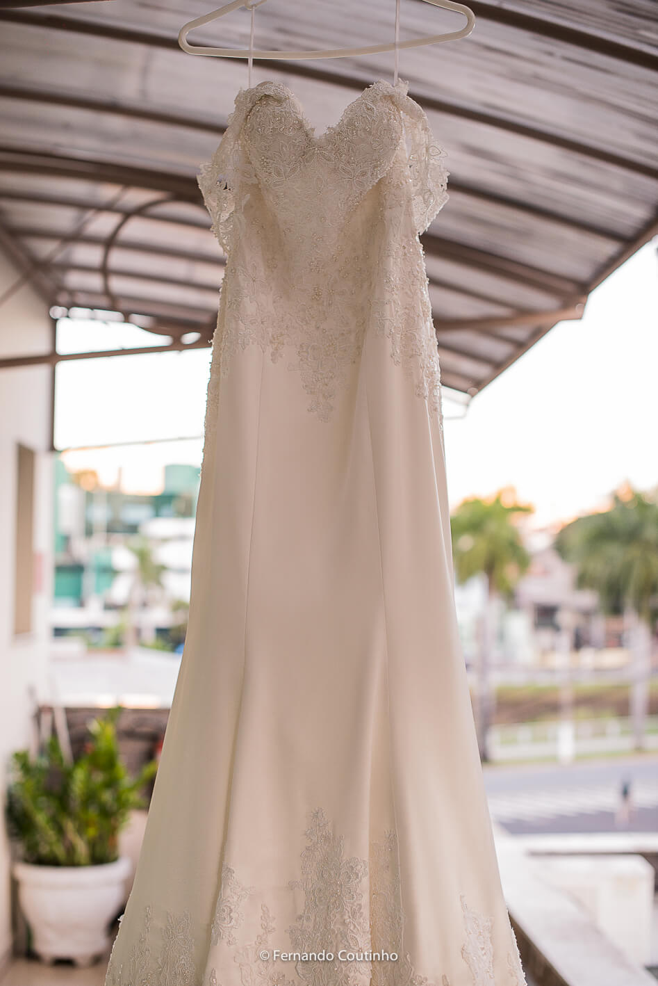 fotografia de casamento em americana no making of feita pelo fotografo de casamento em americana foto de vestido de noiva do estilista Donny Archanjo feito no salao de cabeleireiros allisson