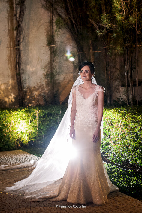 Noiva em ensaio fotografico de casal nos jardins do salao de festas villa sao vito na cidade de americana sao paulo
