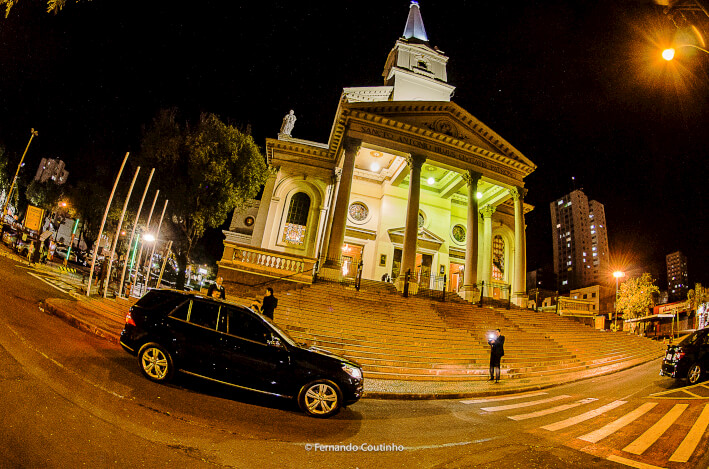 carro da noiva PT Cruiser que levou a noiva do making of para a cerimonia religiosa na igreja Santuario Santo Antoniuo de Padua na cidade de Americana Sao Paulo