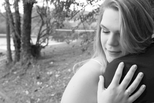 abraco dos noivos em frente lago hotel fazenda duas marias jaguariuna casal de noivos valinhos vinhedo campinas fotografia casamento campinas e do fotografo casamento campinas