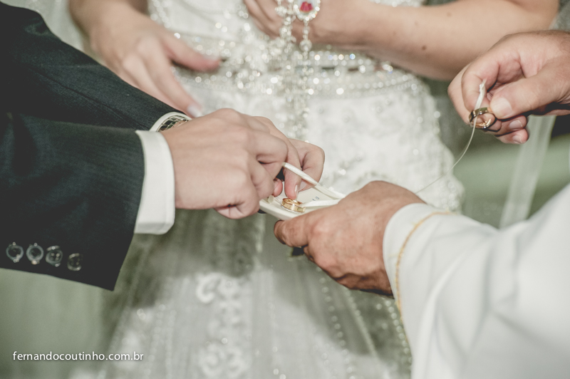 alianças, ring, benção das alianças, troca das alianças, Fernando Coutinho Fotografia e Cinema, Fernando Coutinho Fotografia e Filme, Fernando Coutinho Foto e Video, Noiva no carro, carro da noiva, noiva linda, cerimonia
