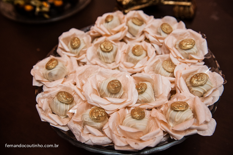 Bride and groom, beijo dos noivos, beijo de casamento, ensaio dos noivos, pre wedding, ensaio casal, veu de noiva, vestido chique, vestido alta sociedade, traje do noivo, doces de casamento, Wagner Bertazo, doces deliciosos, melhor doce, doce TOP, doces d