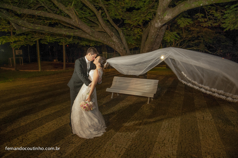 Bride and groom, beijo dos noivos, beijo de casamento, ensaio dos noivos, pre wedding, ensaio casal, veu de noiva, vestido chique, vestido alta sociedade, traje do noivo, Fernando Coutinho Fotografia e Cinema, Fernando Coutinho Fotografia e Filme, Fernand