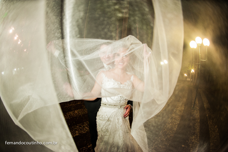 Bride and groom, beijo dos noivos, beijo de casamento, ensaio dos noivos, pre wedding, ensaio casal, veu de noiva, vestido chique, vestido alta sociedade, traje do noivo, Fernando Coutinho Fotografia e Cinema, Fernando Coutinho Fotografia e Filme, Fernand
