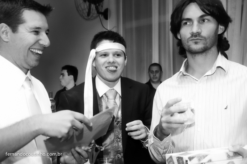 Corte de gravata, gravata de casamento, momento da gravata, Bride and groom, beijo dos noivos, beijo de casamento, ensaio dos noivos, pre wedding, ensaio casal, veu de noiva, vestido chique, vestido alta sociedade, traje do noivo, Fernando Coutinho Fotogr