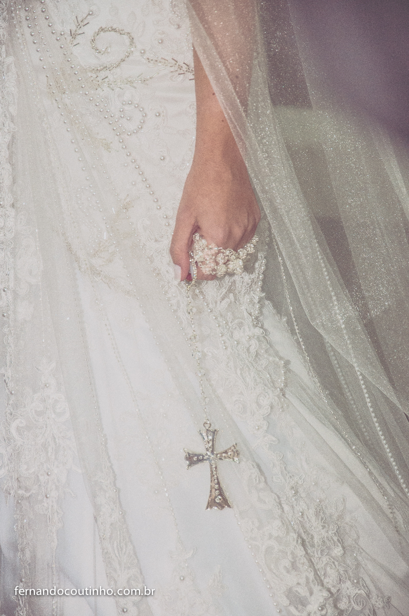 Fernando Coutinho Fotografia e Cinema, Fernando Coutinho Fotografia e Filme, Fernando Coutinho Foto e Video, teço de casamento, terço de noiva, noiva linda, cerimonial Rafael Alves, detalhe de casamento,Making of noiva, Casamento em Itapira,