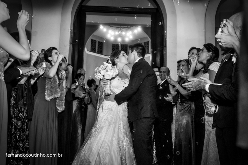 kiss, Bride and groom, saida do casal, beijo dos noivos, beijo de casamento, saida de casamento, Fernando Coutinho Fotografia e Cinema, Fernando Coutinho Fotografia e Filme, Fernando Coutinho Foto e Video, Noiva no carro, carro da noiva, noiva linda, ceri