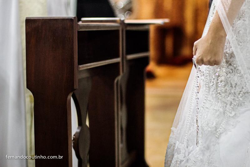 Fernando Coutinho Fotografia e Cinema, Fernando Coutinho Fotografia e Filme, Fernando Coutinho Foto e Video, Terço de noiva, terço de casamento, màos de Deus, noiva linda, cerimonial Rafael Alves, detalhe de casamento,Making of noiva,