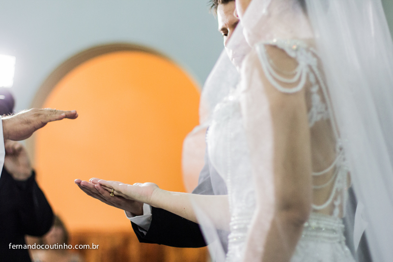 alianças, ring, benção das alianças, troca das alianças, Fernando Coutinho Fotografia e Cinema, Fernando Coutinho Fotografia e Filme, Fernando Coutinho Foto e Video, Noiva no carro, carro da noiva, noiva linda, cerimonia