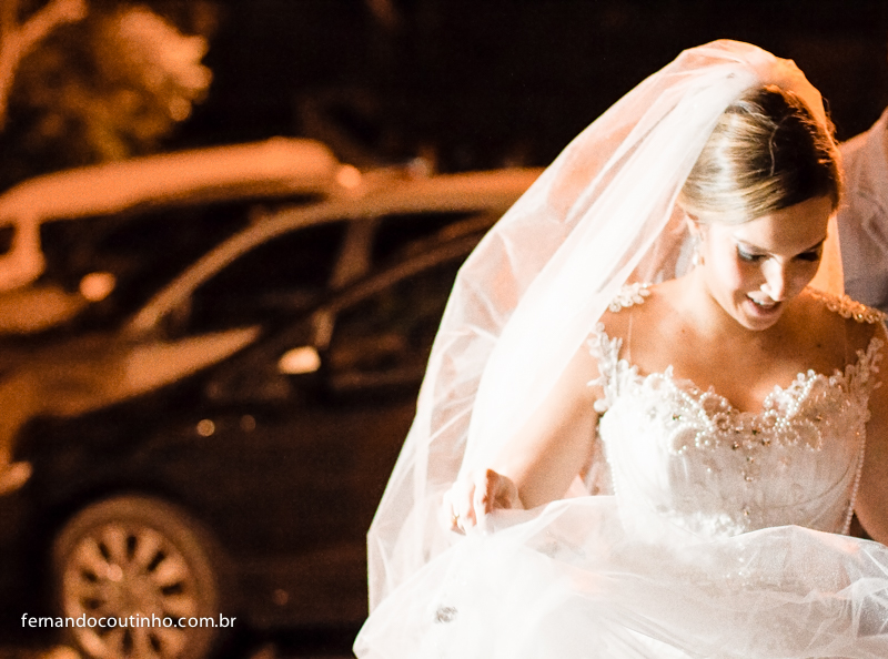 Fernando Coutinho Fotografia e Cinema, Fernando Coutinho Fotografia e Filme, Fernando Coutinho Foto e Video, Noiva no carro, carro da noiva, noiva linda, noiva entrando igreja, noiva saindo carro, cerimonial Rafael Alves, detalhe de casamento,Making of no