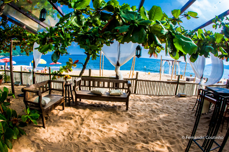 Casamento na praia, casamento no litoral, Barracudas beach bar e restaurante, praia de toc toc pequeno, sao sebastiao, sao paulo, litoral norte, beira mar, pe na areia, casamento pe na areia, casamento descolado, ceu azul,fernando coutinho, fotografia de 