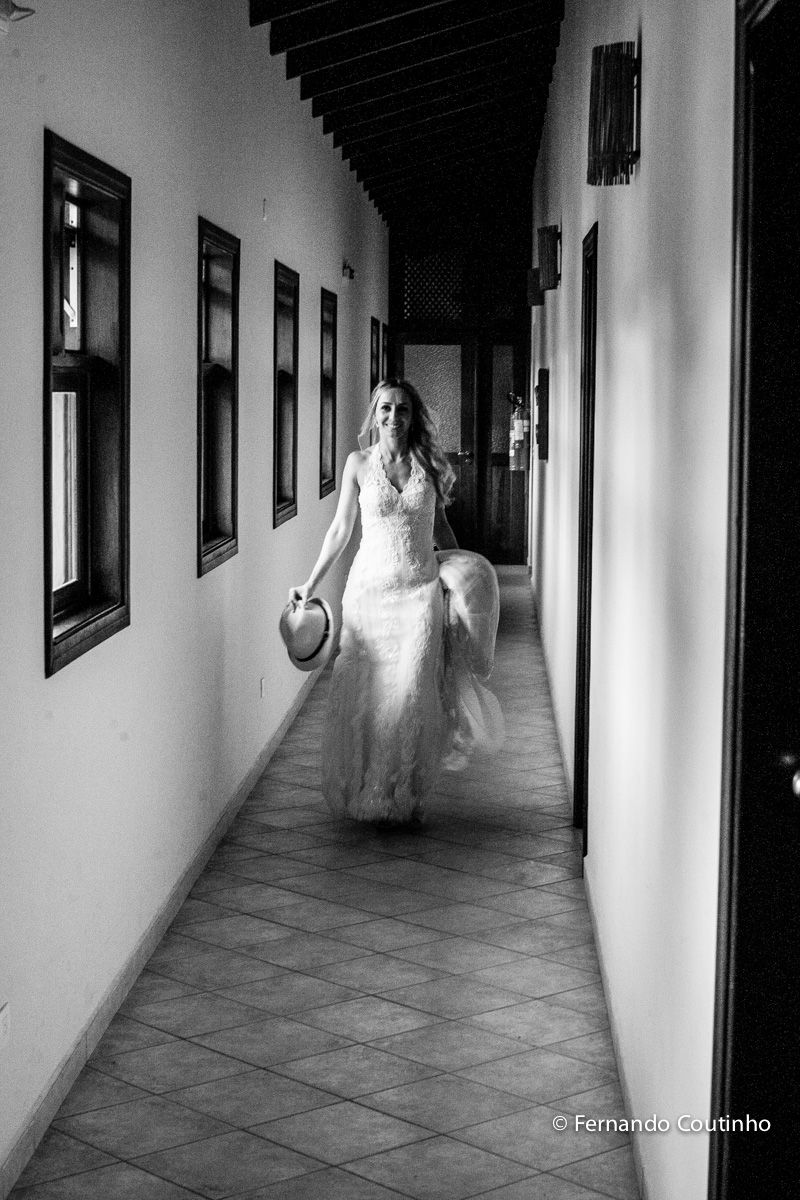 Casamento na praia, casamento no litoral, Barracudas beach bar e restaurante, praia de toc toc pequeno, sao sebastiao, sao paulo, litoral norte, beira mar, pe na areia, casamento pe na areia, casamento descolado, ceu azul,fernando coutinho, fotografia de 