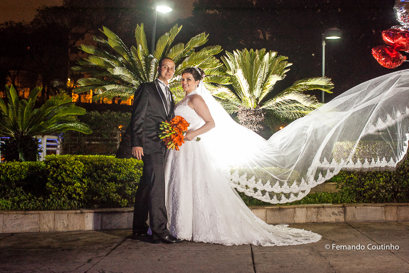 ensaio de casal, ensaio dos noivos, foto de noiva, noiva e buquet, buquet de noiva, noivos no carro, Passarela espelhada, Assessoria Completa, Balaguer Simões Special Events,Decorador Cerimônia,Santos Decorações,Músicos C