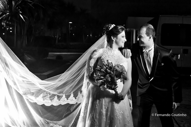 ensaio de casal, ensaio dos noivos, foto de noiva, noiva e buquet, buquet de noiva, noivos no carro, Passarela espelhada, Assessoria Completa, Balaguer Simões Special Events,Decorador Cerimônia,Santos Decorações,Músicos C