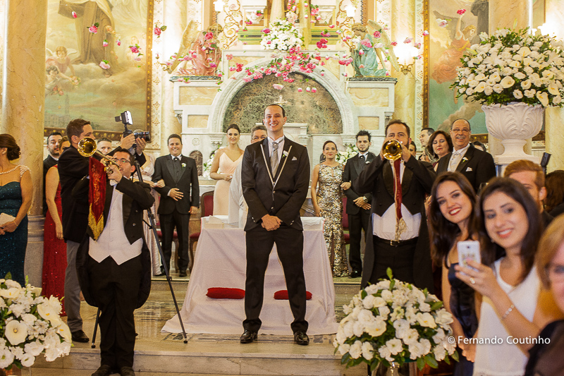 noivo no altar, noiva entrando na igreja, entrada da noiva,Passarela espelhada, Assessoria Completa, Balaguer Simões Special Events,Decorador Cerimônia,Santos Decorações,Músicos Cerimônia Art Encanto, Lola Flores,Il