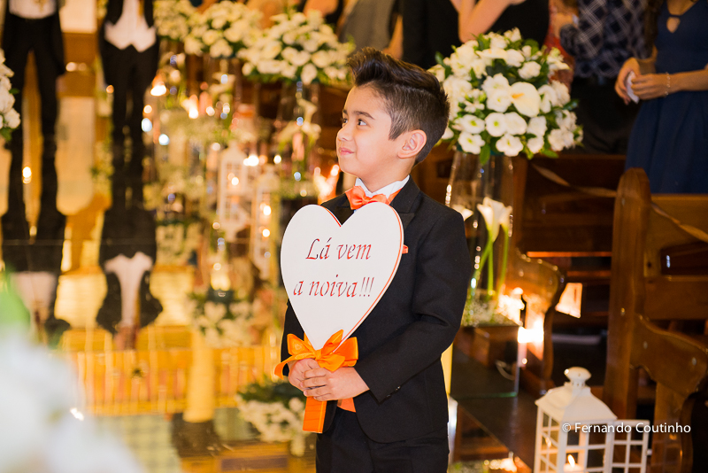 dama e pagem entrando igreja,Passarela espelhada, Assessoria Completa, Balaguer Simões Special Events,Decorador Cerimônia,Santos Decorações,Músicos Cerimônia Art Encanto, Lola Flores,Iluminação C&ecirc