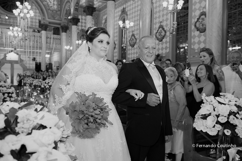 entrada da noiva, noiva entrando na igreja,Passarela espelhada, Assessoria Completa, Balaguer Simões Special Events,Decorador Cerimônia,Santos Decorações,Músicos Cerimônia Art Encanto, Lola Flores,Iluminaç&at