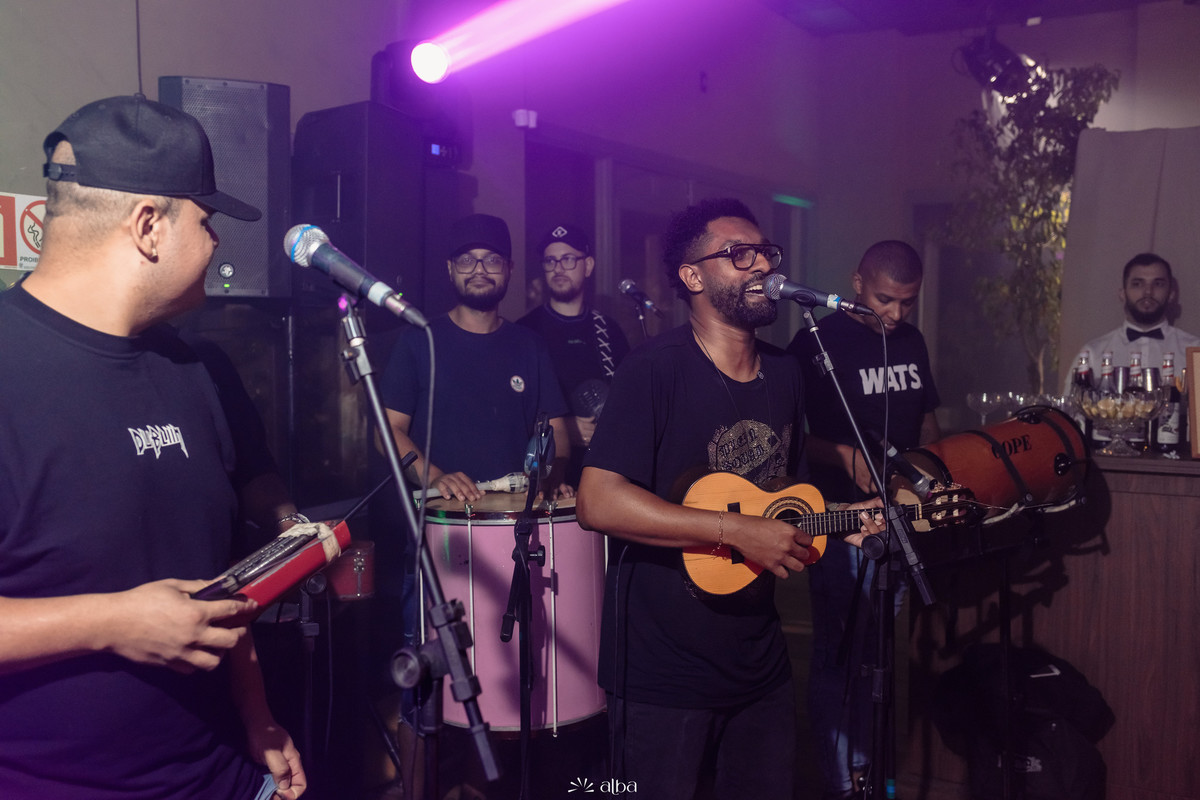 Banda ao vivo tocando no aniversário de 15 anos da Valentina na Villa Bosco, em Lajeado, fotografado pelo Alba Estúdio.