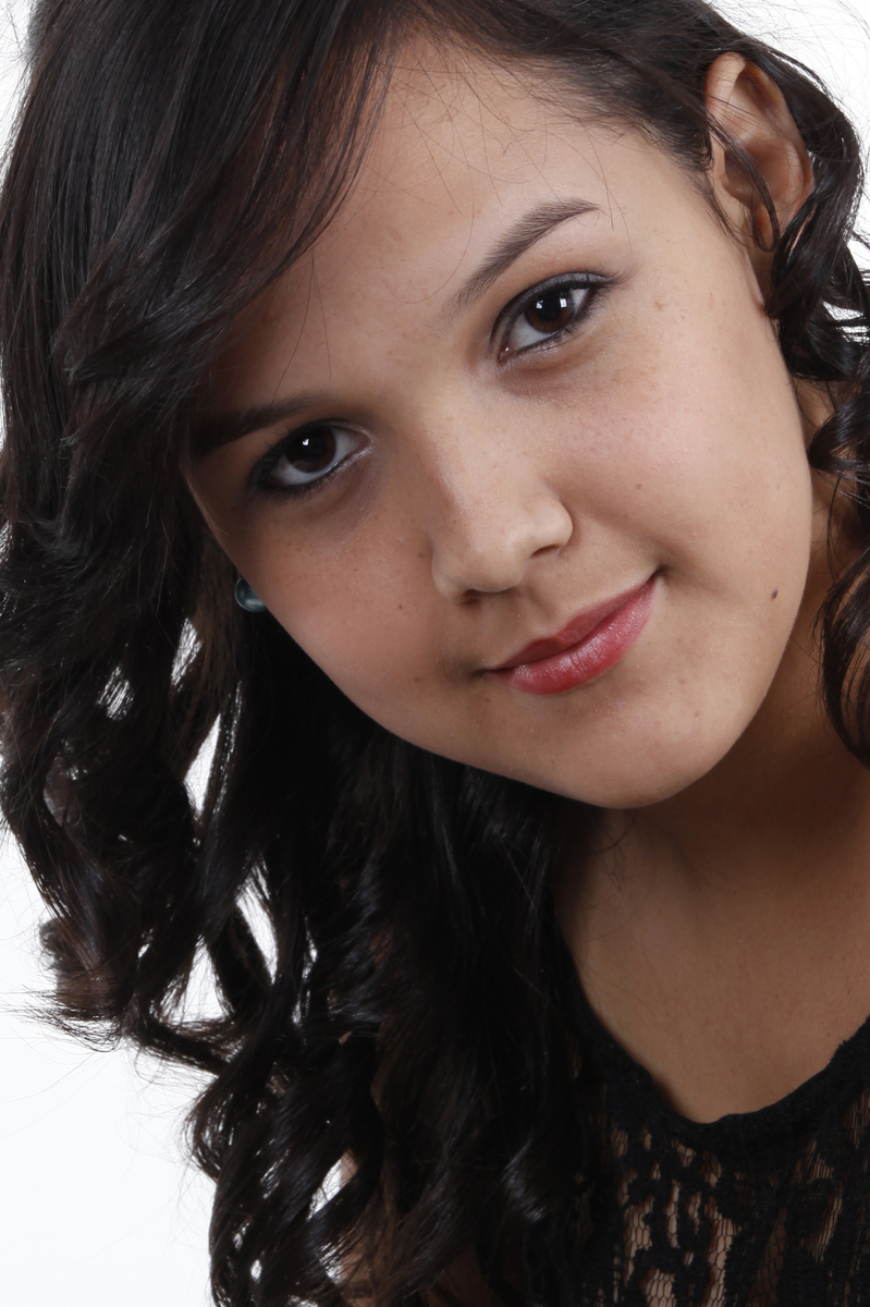 Este olhar de encantadora que tem a modelo o fotografo nico so aproveitou todo esse charme, parabens. nico esta no instagram.