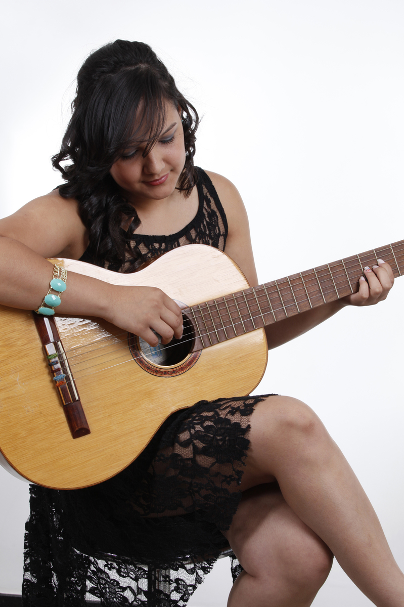 as fotos foram como uma melodia, suave e gostosa. a modelo curtiu cada pose e se entregou para as fotos que foram realizadas pelo fotografo nico.