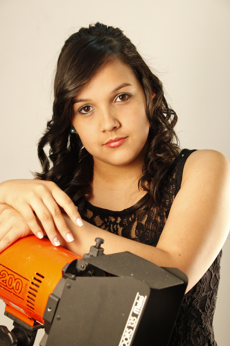 luz, camera, acao assim foi o ensaio fotografico dessa modelo. o book foi realizado no nico studio fotografico localizado na octogonal em brasilia.