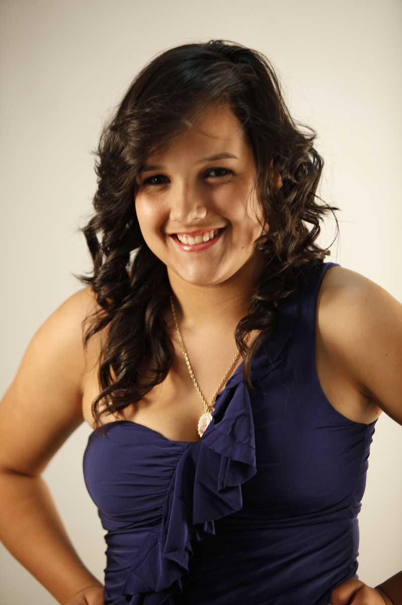 que sorriso lindo. uma modelo que ja nasceu pronta, foi facil fotografar essa gatinha. o ensaio fotografico foi realizado no estudio do fotografo nico em brasilia.