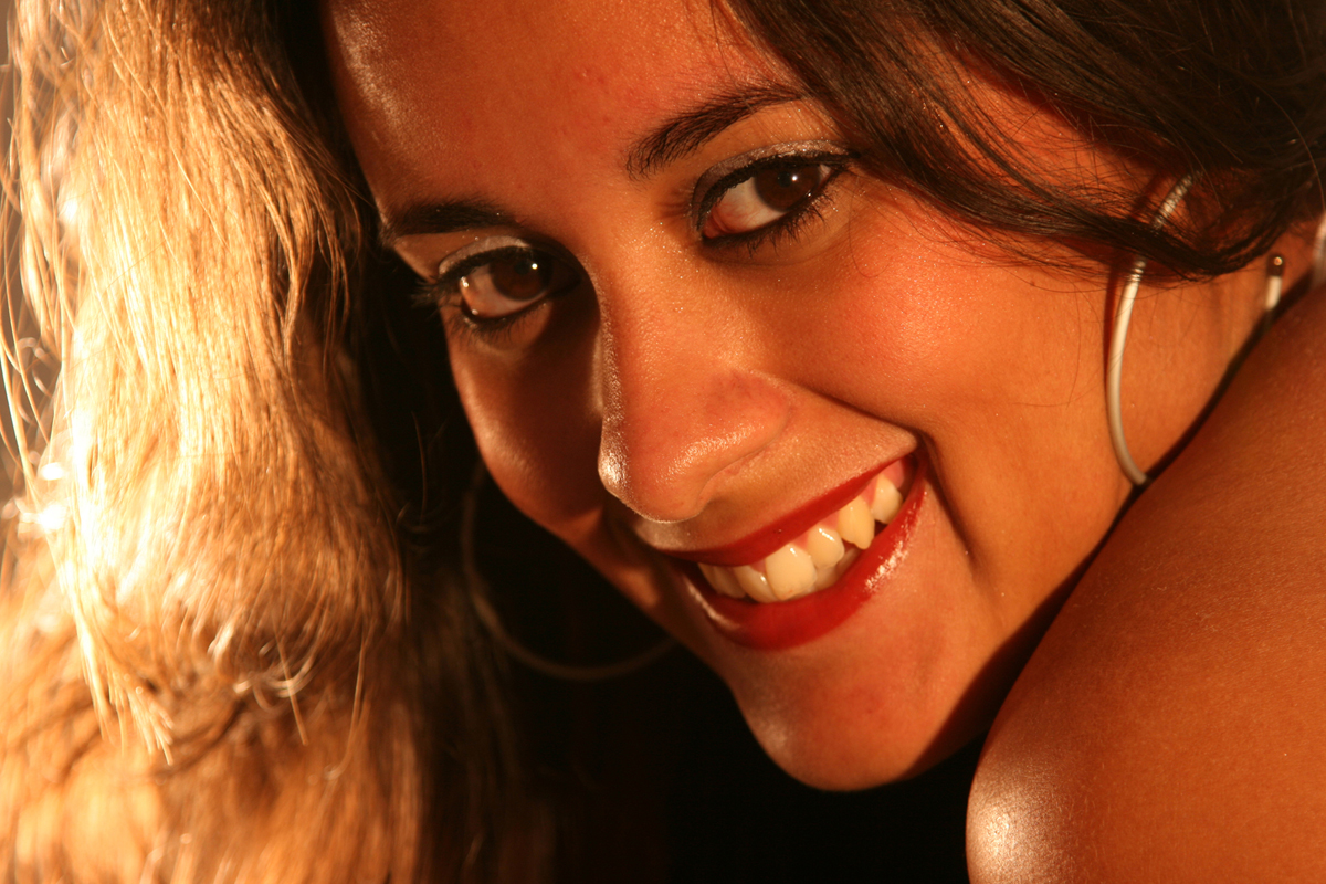 o que falar dessa deusa. com um olhar maravilhoso e um sorriso conquistador a modelo desliza na frente da lente do fotografo nico em seu estudio localizado na octogonal em brasilia.