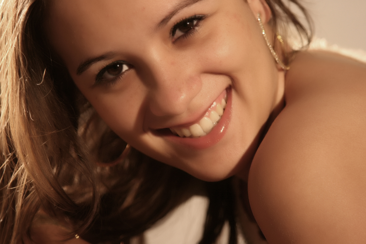 um sorriso lindo adentrou no estudio do fotografo nico que nao perdeu tempo em fotografar essa modelo. veja outras fotos nas redes sociais, no instagram, no face, no blog.nicofotografo.com.br ou no site www.nicofotografo.com.br.