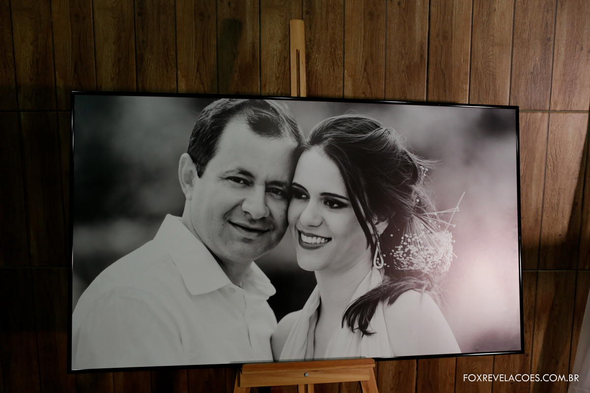 Painel fotográfico 80x150 Preto e Branco com perfil preto,usado num jantar intimista e depois no quarto do casal.