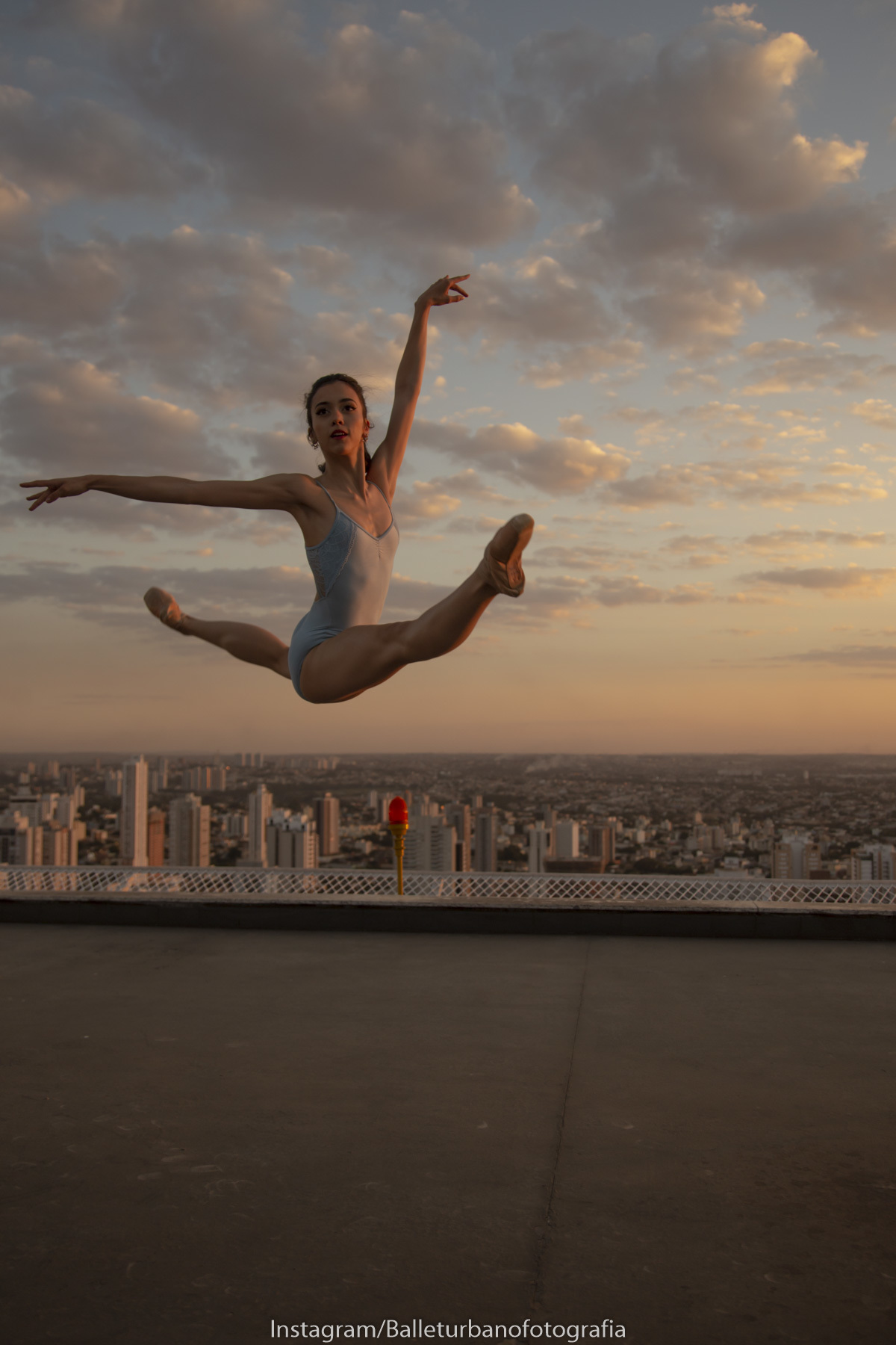 Ensaio com a bailarina Yasmim Sabag em Goainia na torre do Orion Bussines 