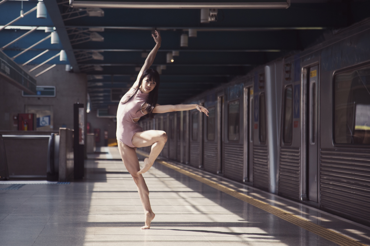 Ballet Urbano no metro de São Paulo com a bailarina Luiza Yuk 
Fotografo: Igor Pereira