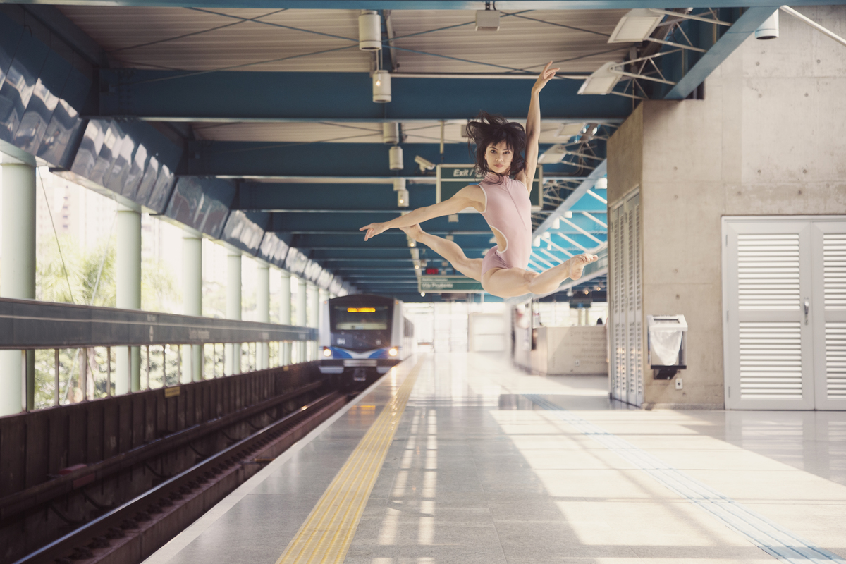 Ballet Urbano no metro de São Paulo com a bailarina Luiza Yuk 
Fotografo: Igor Pereira