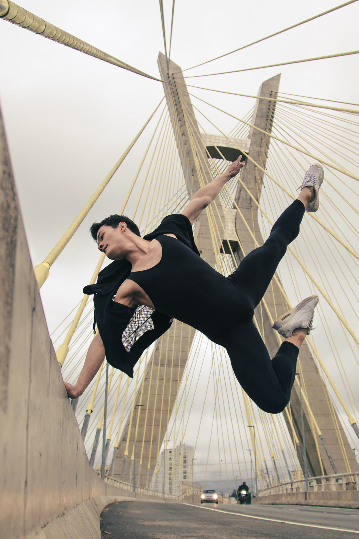 Ensaio fotográfico com Yoshi Suzuki
Ensaio Ballet Urbano  em São Paulo na ponte estaiada.