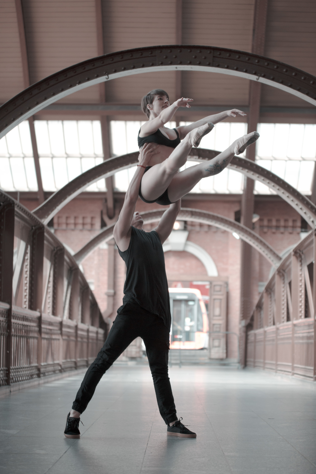 Ensaio Ballet urbano na Estação da Luz com os bailarino Thiago Borges e a Bailarina Luiza Ginez