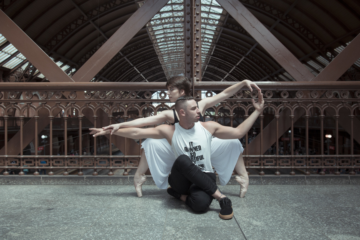 Ensaio Ballet urbano na Estação da Luz com os bailarino Thiago Borges e a Bailarina Luiza Ginez
