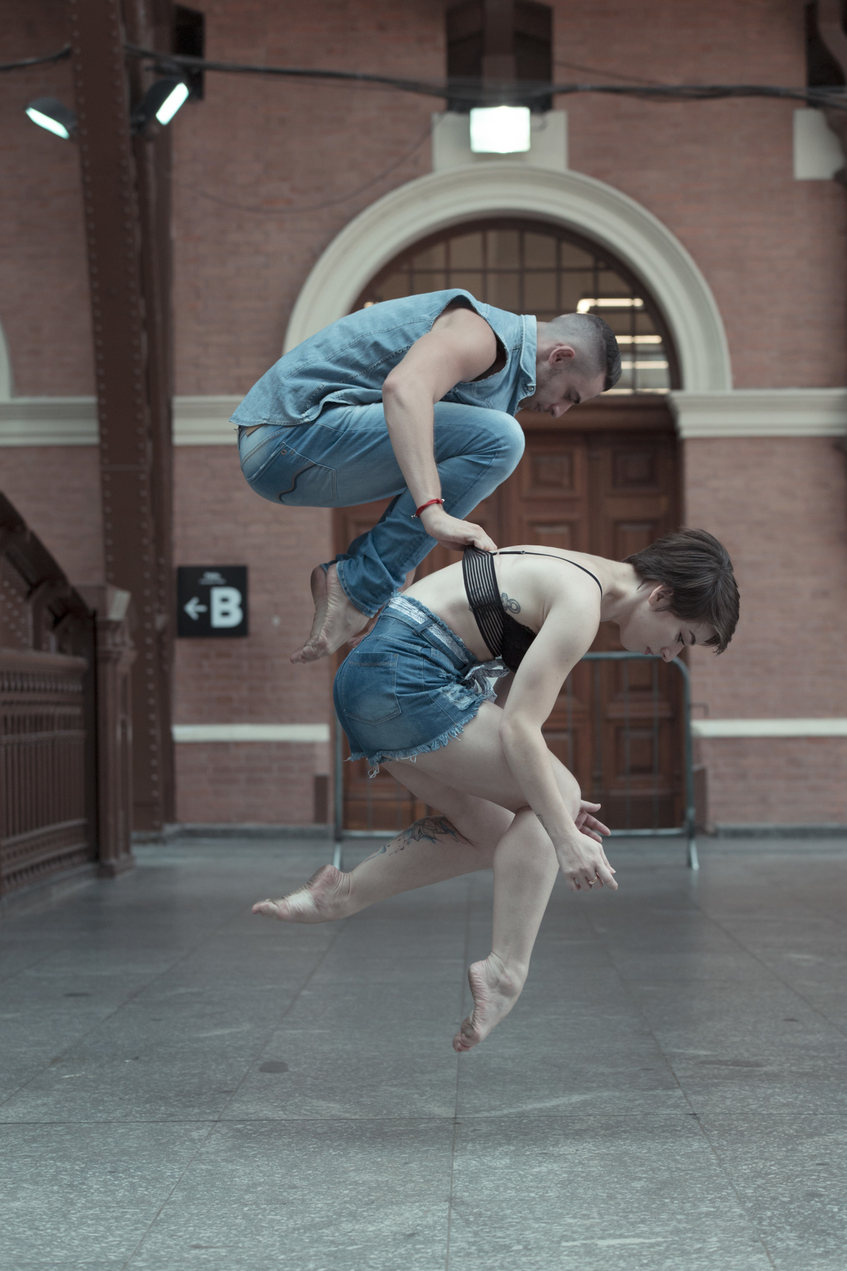 Ensaio Ballet urbano na Estação da Luz com os bailarino Thiago Borges e a Bailarina Luiza Ginez