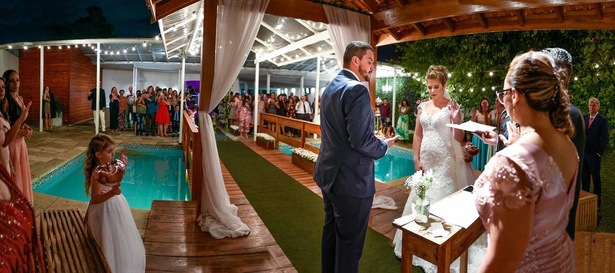 leitura e celebração dos celebrantes durante a cerimônia