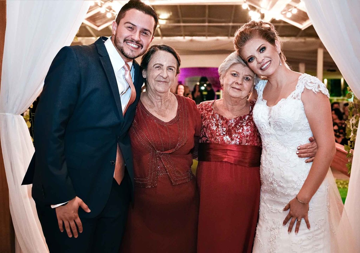 fotos com as avôs e os noivos