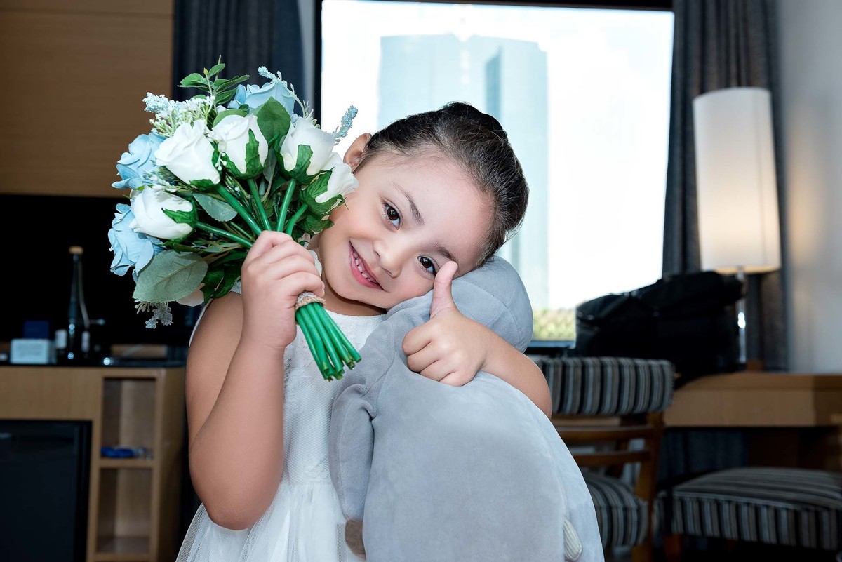 Making of da noiva Débora,  com a daminha de honra no mini ensaio para o casamento no Brás, São Paulo