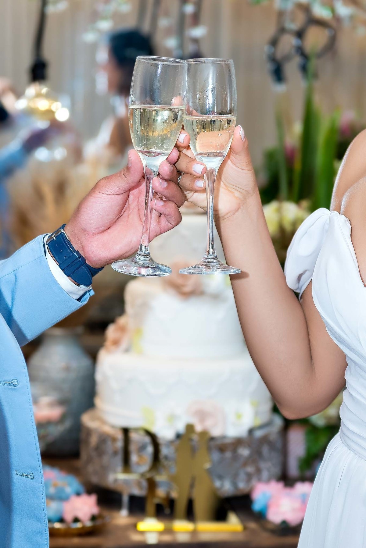 Cerimônia do casamento com a Débora e o Felipe fazendo brinde no casamento no Brás, São Paulo