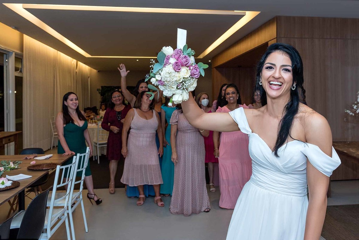 Cerimônia do casamento com a Débora mostrando o buquê casamento no Brás, São Paulo