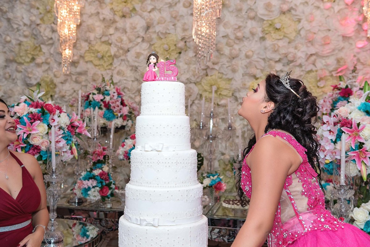 Jamile cantando parabéns