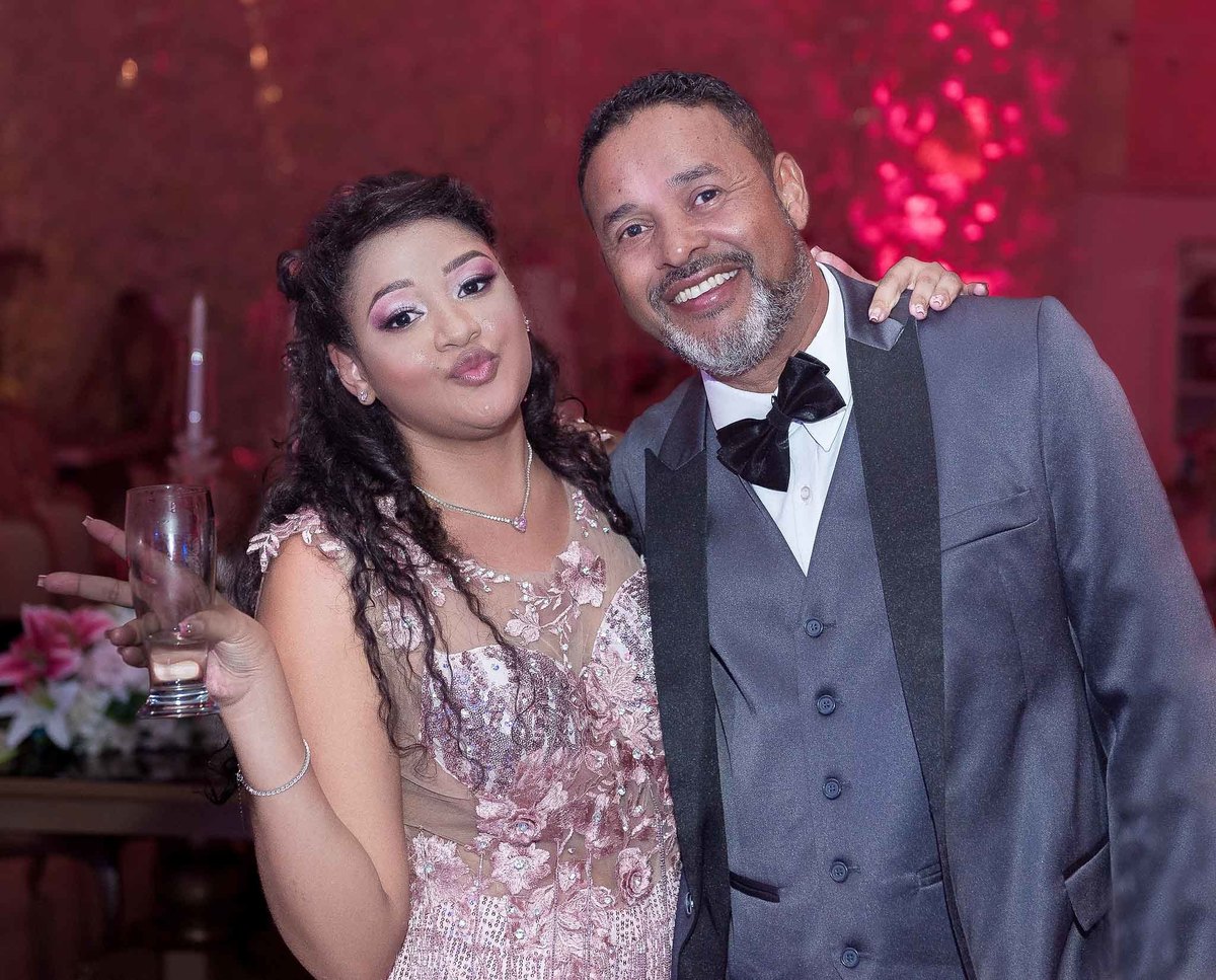 Jamile e o pai se divertindo