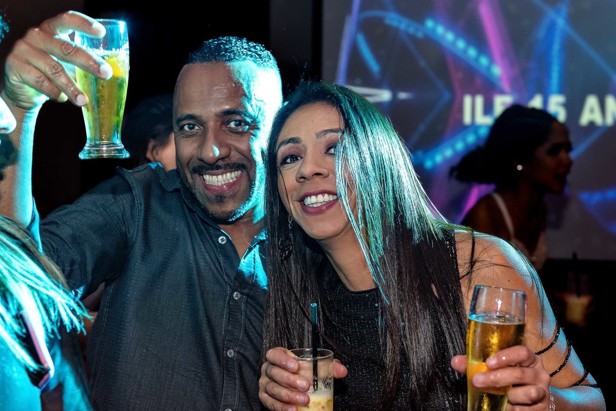 Convidados se divertindo