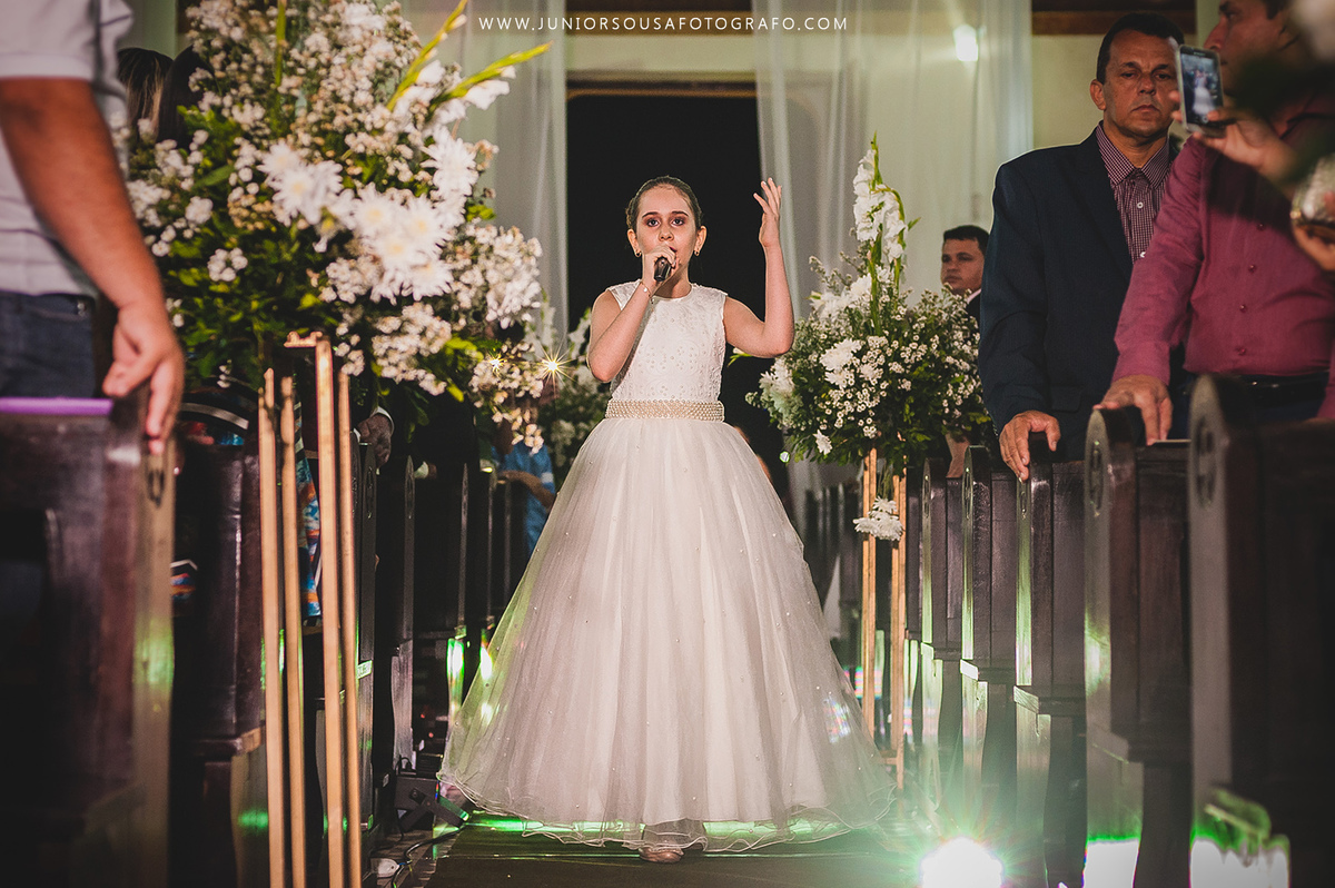 dama de honra entra cantando