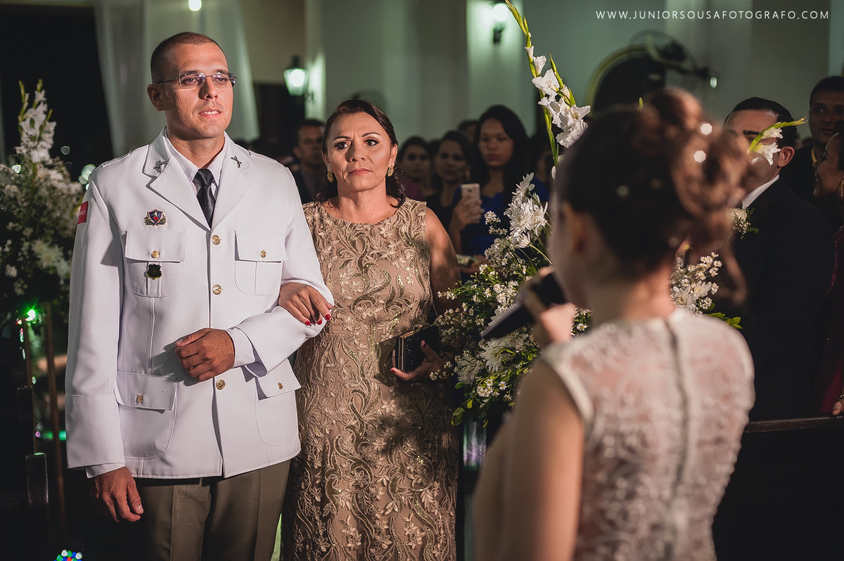 dama de honra cantando