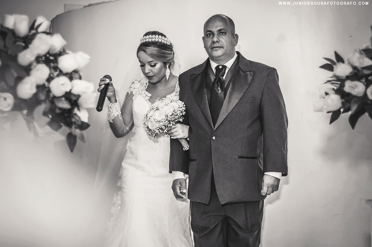 noiva entra cantando