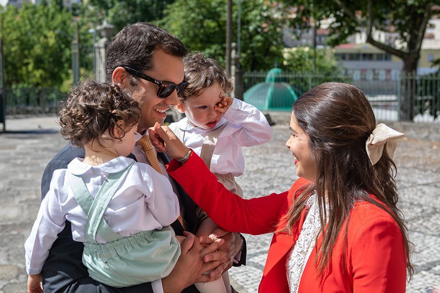 a minha madrinha a fazer-me o sinal da cruz