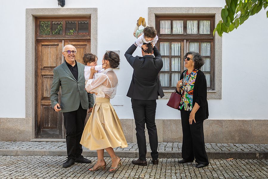 os meus amigos e dos meus pais no exterior da igreja  Nossa Sra da Conceição em viseu